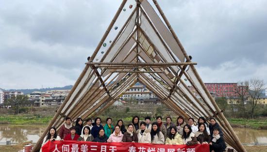 人間最美三月天，春花爛漫展新顏 市數(shù)據(jù)集團(tuán)工會(huì)開展“3.8婦女節(jié)”主題DIY活動(dòng)